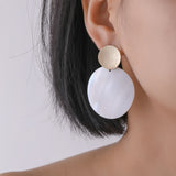 Timeless Elegance: 2Sonder's Round Shell Earrings - A Minimalist Touch for Everyday Wear