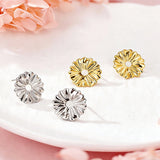 These earrings feature a daisy as their main design element. They are made of S925 sterling silver, and the daisy on the earrings measures approximately 15.4mm in width and 15.1mm in height.