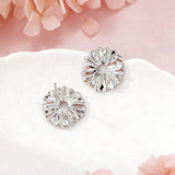 These earrings feature a daisy as their main design element. They are made of S925 sterling silver, and the daisy on the earrings measures approximately 15.4mm in width and 15.1mm in height.