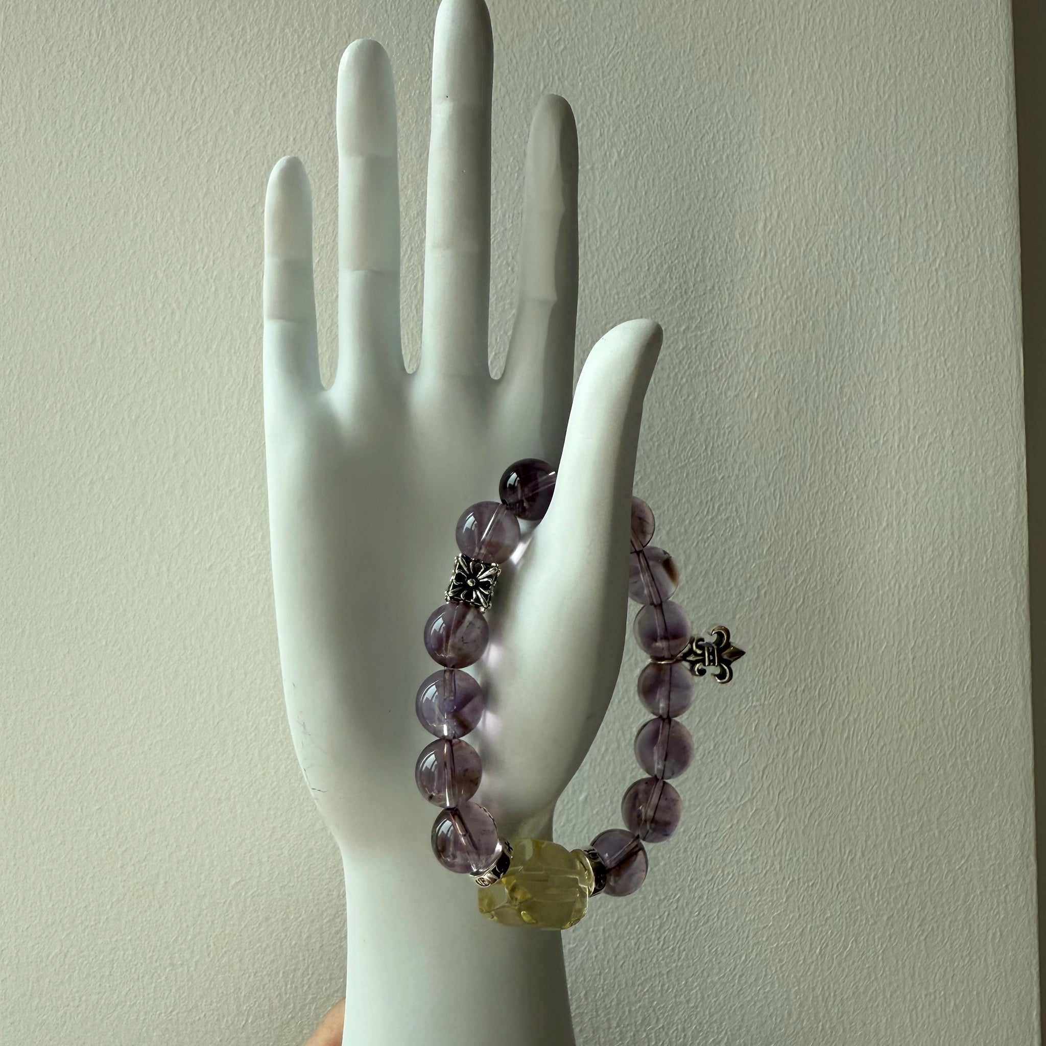 From casual denim to evening silk, the purple-gold-silver palette of this crystal bracelet earns compliments everywhere.
