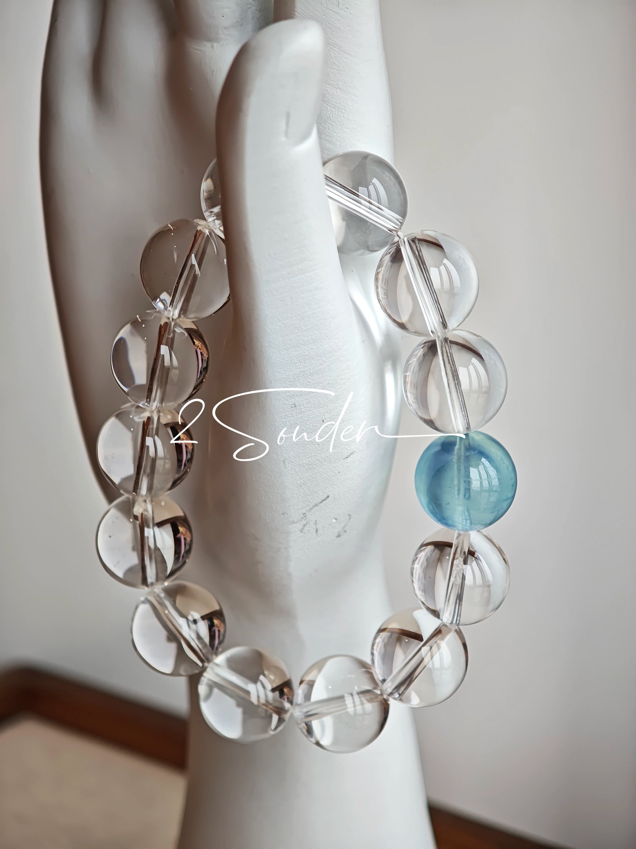 This is a crystal bracelet consists of 1 aquamarine and 13pcs of pure clear quartz.