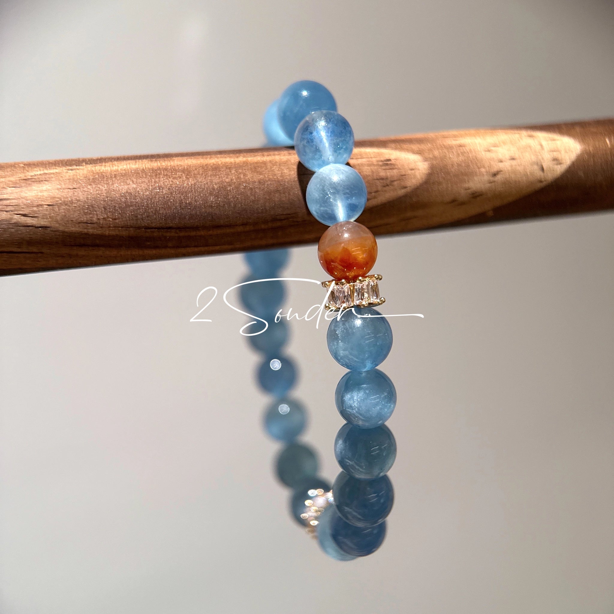 This is a gemstone bracelet that consists of 19pcs of 7-8mm aquamarine beads and 1pcs of red rutilated quartz. There are also 2 silver spacer beads in the bracelet. The main color of the bracelet is sky blue. The entire bracelet is translucent and beautiful.