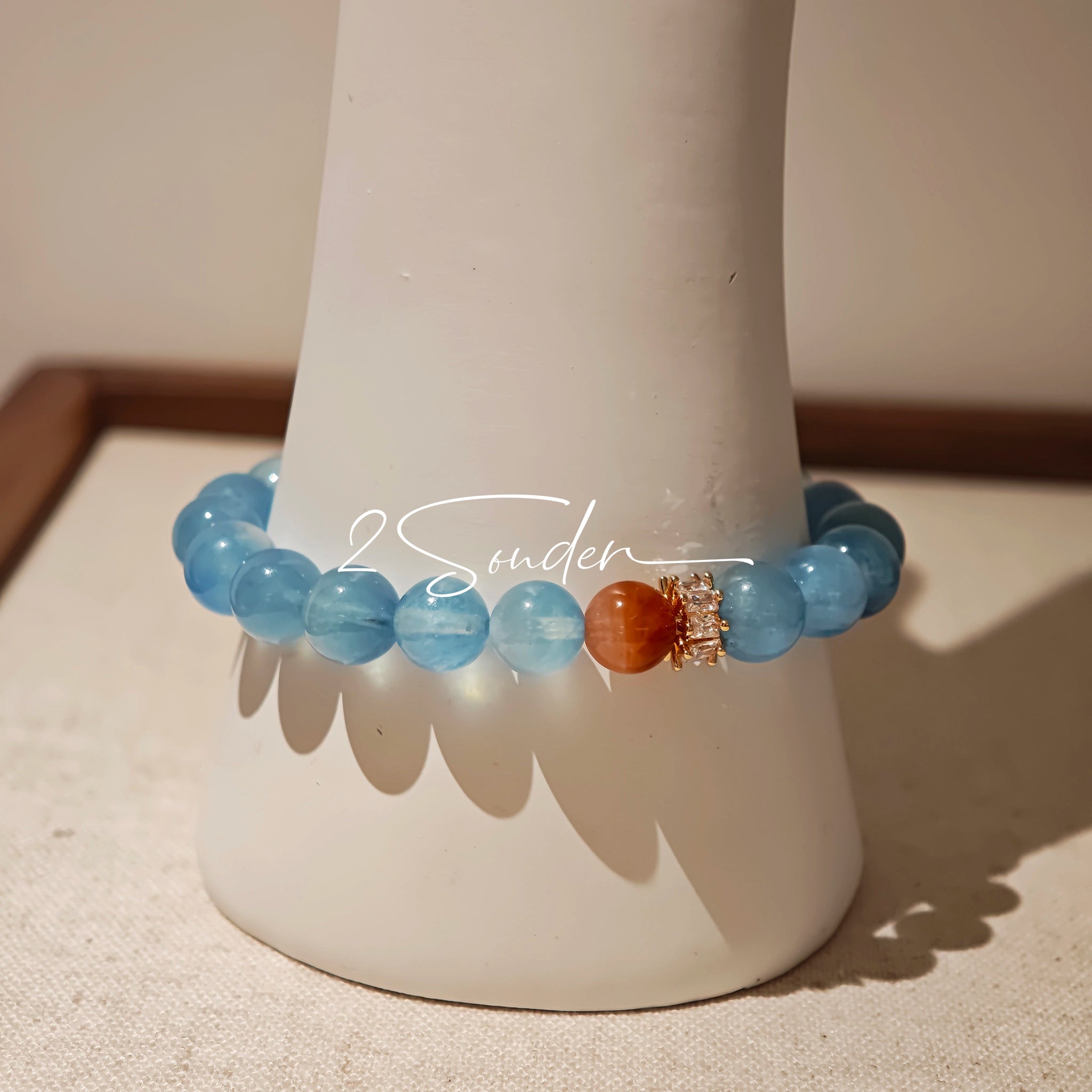 This is a gemstone bracelet that consists of 19pcs of 7-8mm aquamarine beads and 1pcs of red rutilated quartz. There are also 2 silver spacer beads in the bracelet. The main color of the bracelet is sky blue. The entire bracelet is translucent and beautiful.