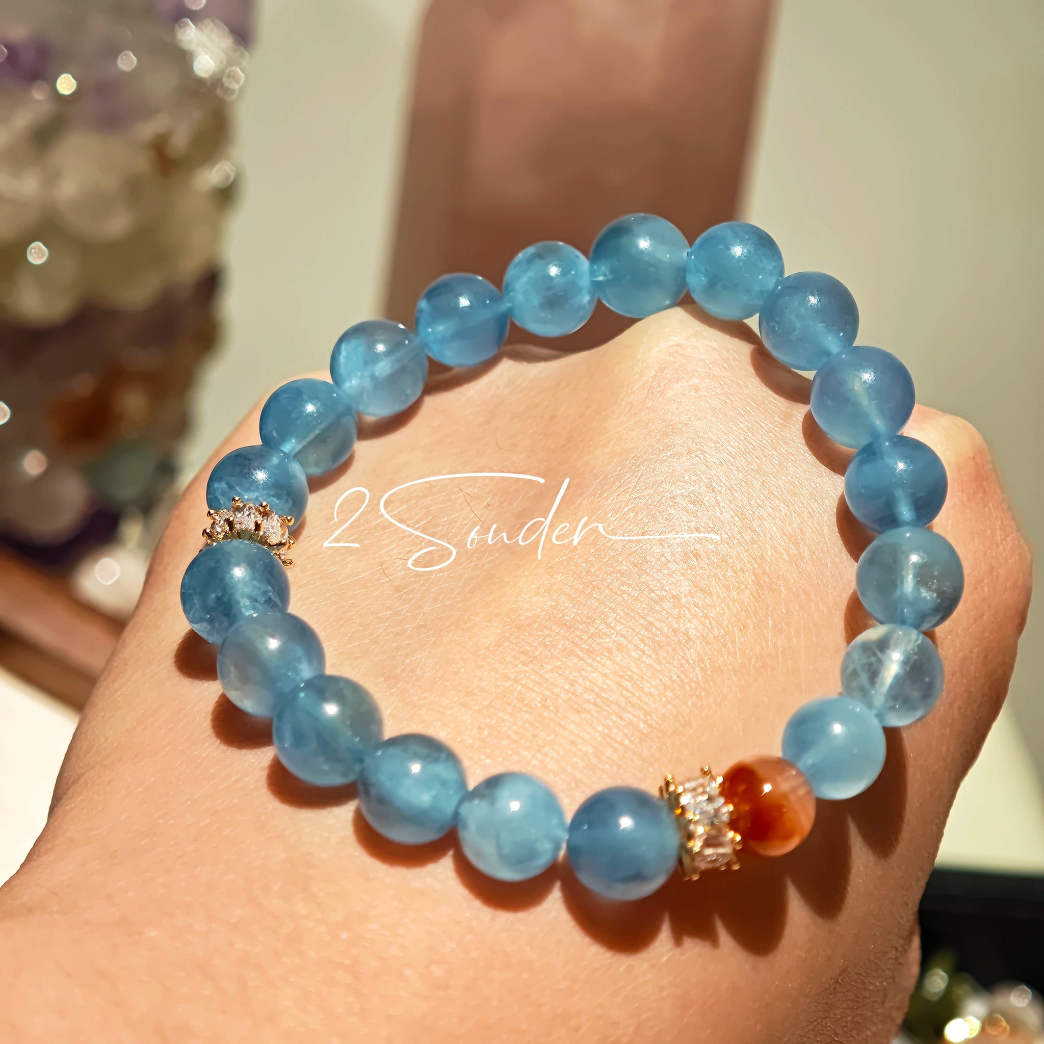 This is a gemstone bracelet that consists of 19pcs of 7-8mm aquamarine beads and 1pcs of red rutilated quartz. There are also 2 silver spacer beads in the bracelet. The main color of the bracelet is sky blue. The entire bracelet is translucent and beautiful.