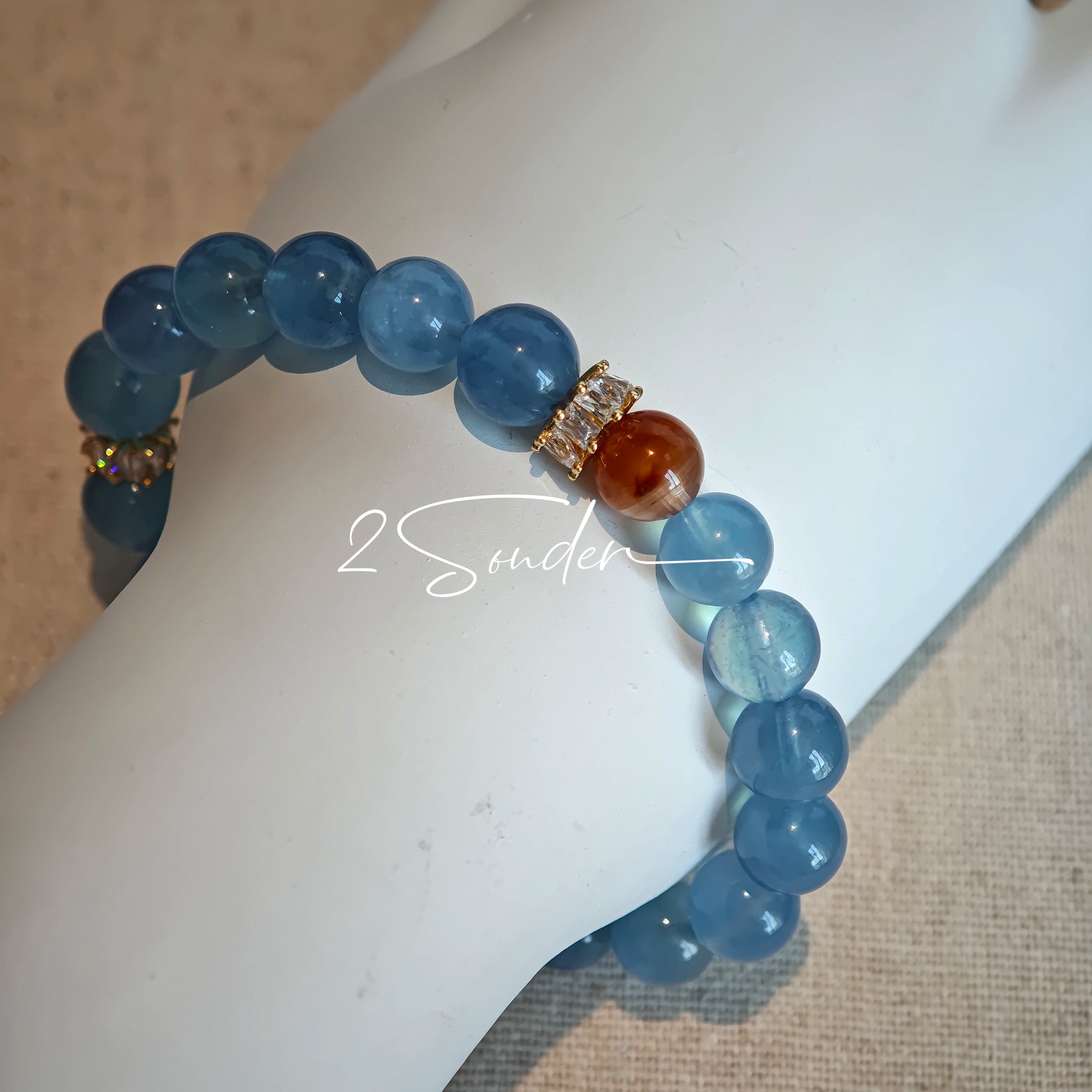 This is a gemstone bracelet that consists of 19pcs of 7-8mm aquamarine beads and 1pcs of red rutilated quartz. There are also 2 silver spacer beads in the bracelet. The main color of the bracelet is sky blue. The entire bracelet is translucent and beautiful.