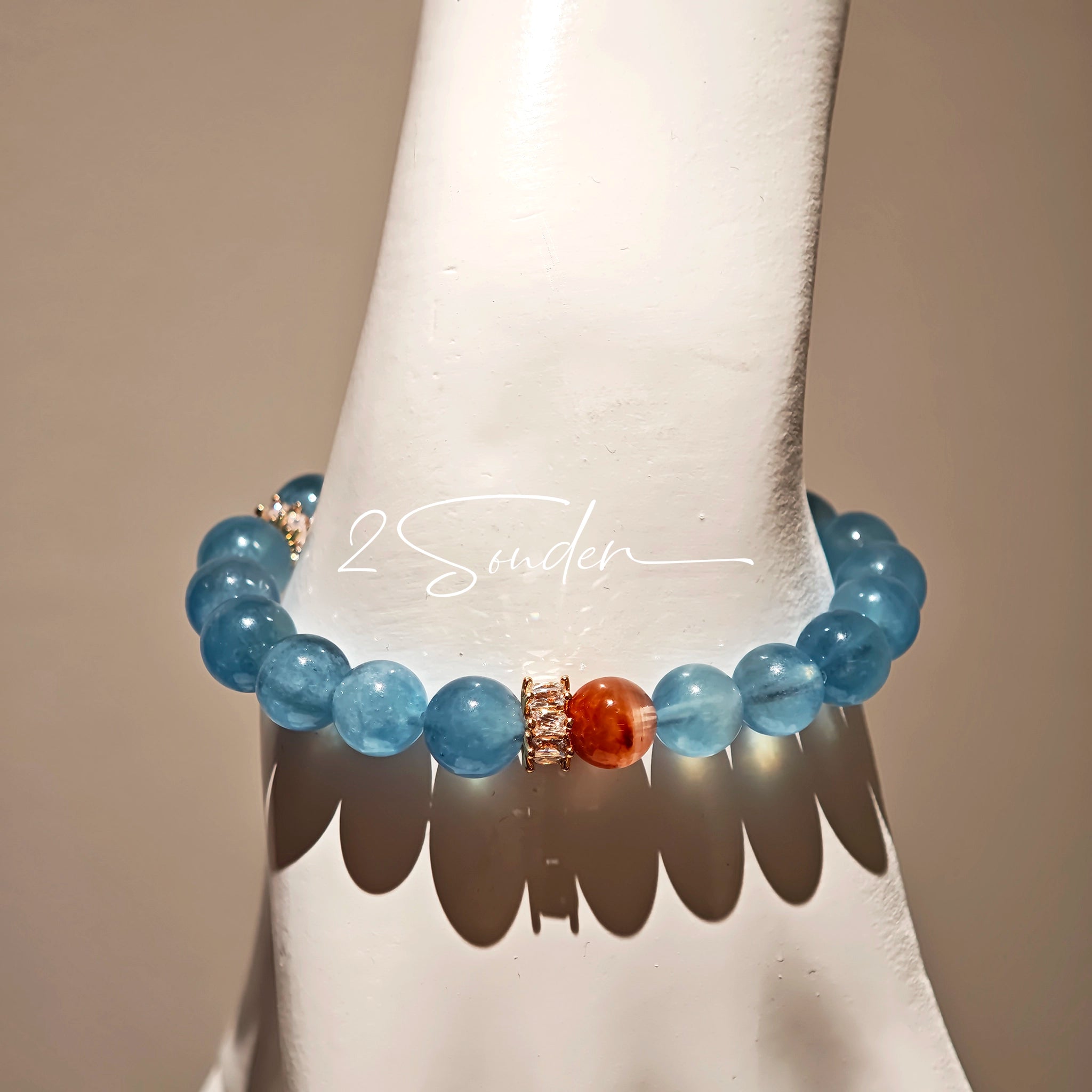 This is a gemstone bracelet that consists of 19pcs of 7-8mm aquamarine beads and 1pcs of red rutilated quartz. There are also 2 silver spacer beads in the bracelet. The main color of the bracelet is sky blue. The entire bracelet is translucent and beautiful.