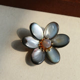 Features a stunning 7-7.5mm natural freshwater baroque pearl as the centerpiece, surrounded by artistically sculpted shell petals and vibrant red agate/black onyx accents. This flower brooch blends vintage charm with modern "light luxury" style, making it a captivating focal point for any outfit.