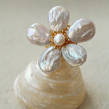 Features a stunning 7-7.5mm natural freshwater baroque pearl as the centerpiece, surrounded by artistically sculpted shell petals and vibrant red agate/black onyx accents. This flower brooch blends vintage charm with modern "light luxury" style, making it a captivating focal point for any outfit.