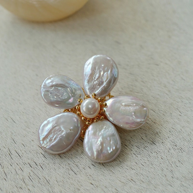 Features a stunning 7-7.5mm natural freshwater baroque pearl as the centerpiece, surrounded by artistically sculpted shell petals and vibrant red agate/black onyx accents. This flower brooch blends vintage charm with modern "light luxury" style, making it a captivating focal point for any outfit.