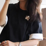 Features a stunning 7-7.5mm natural freshwater baroque pearl as the centerpiece, surrounded by artistically sculpted shell petals and vibrant red agate/black onyx accents. This flower brooch blends vintage charm with modern "light luxury" style, making it a captivating focal point for any outfit.