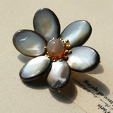 Features a stunning 7-7.5mm natural freshwater baroque pearl as the centerpiece, surrounded by artistically sculpted shell petals and vibrant red agate/black onyx accents. This flower brooch blends vintage charm with modern "light luxury" style, making it a captivating focal point for any outfit.