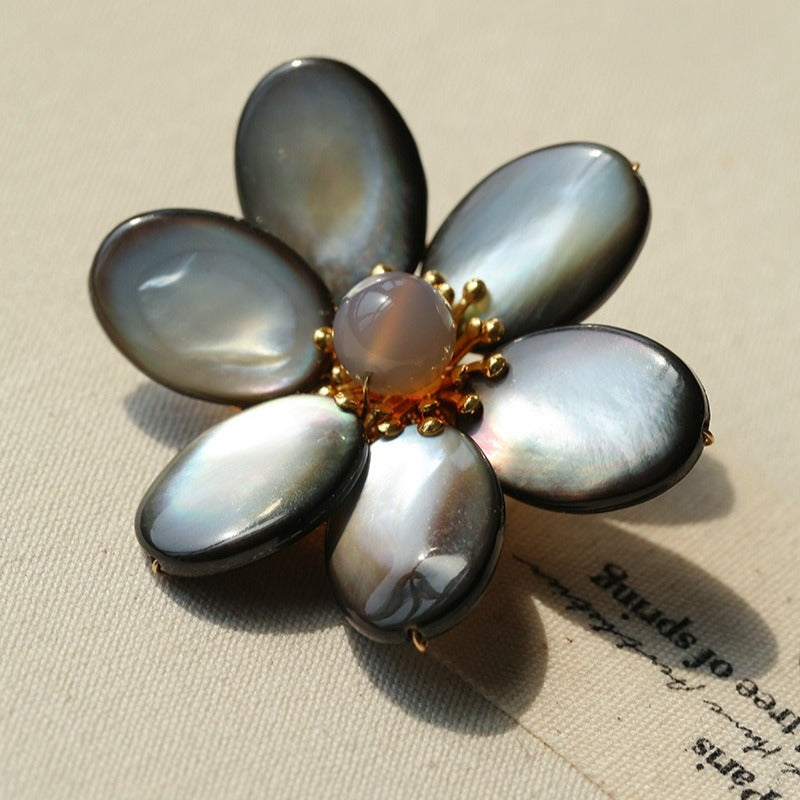 Features a stunning 7-7.5mm natural freshwater baroque pearl as the centerpiece, surrounded by artistically sculpted shell petals and vibrant red agate/black onyx accents. This flower brooch blends vintage charm with modern "light luxury" style, making it a captivating focal point for any outfit.