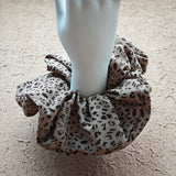 A leopard print scrunchy set with 6pcs of scrunchies, with different sizes and colors.
