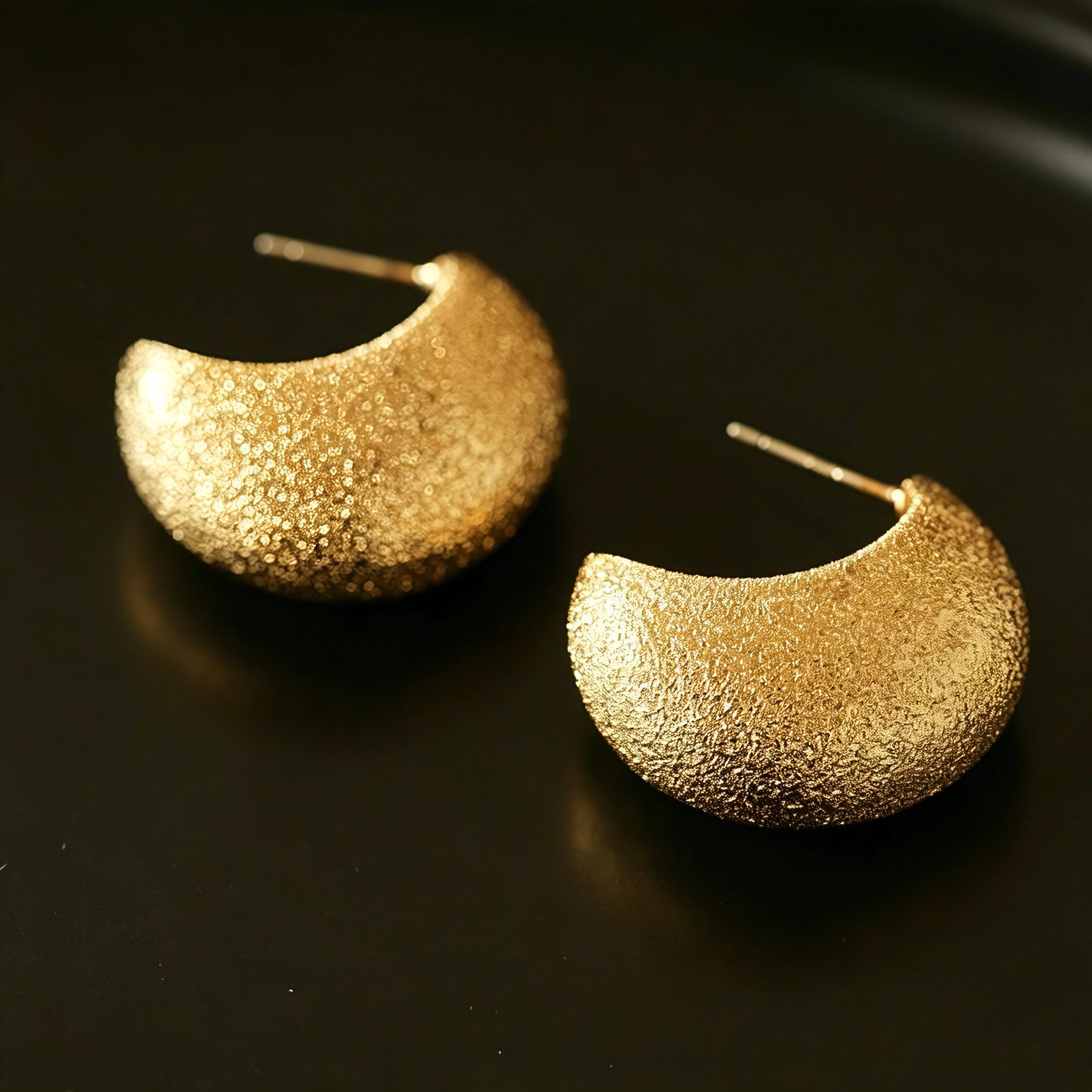 These minimalist high-end stud earrings feature a plump crescent C-shaped design with delicate frosted texture on the whole surface. They are available in two classic colors: elegant gold and versatile silver. With smooth curved lines, the earrings bring understated luxury and fashionable daily wear sense.
