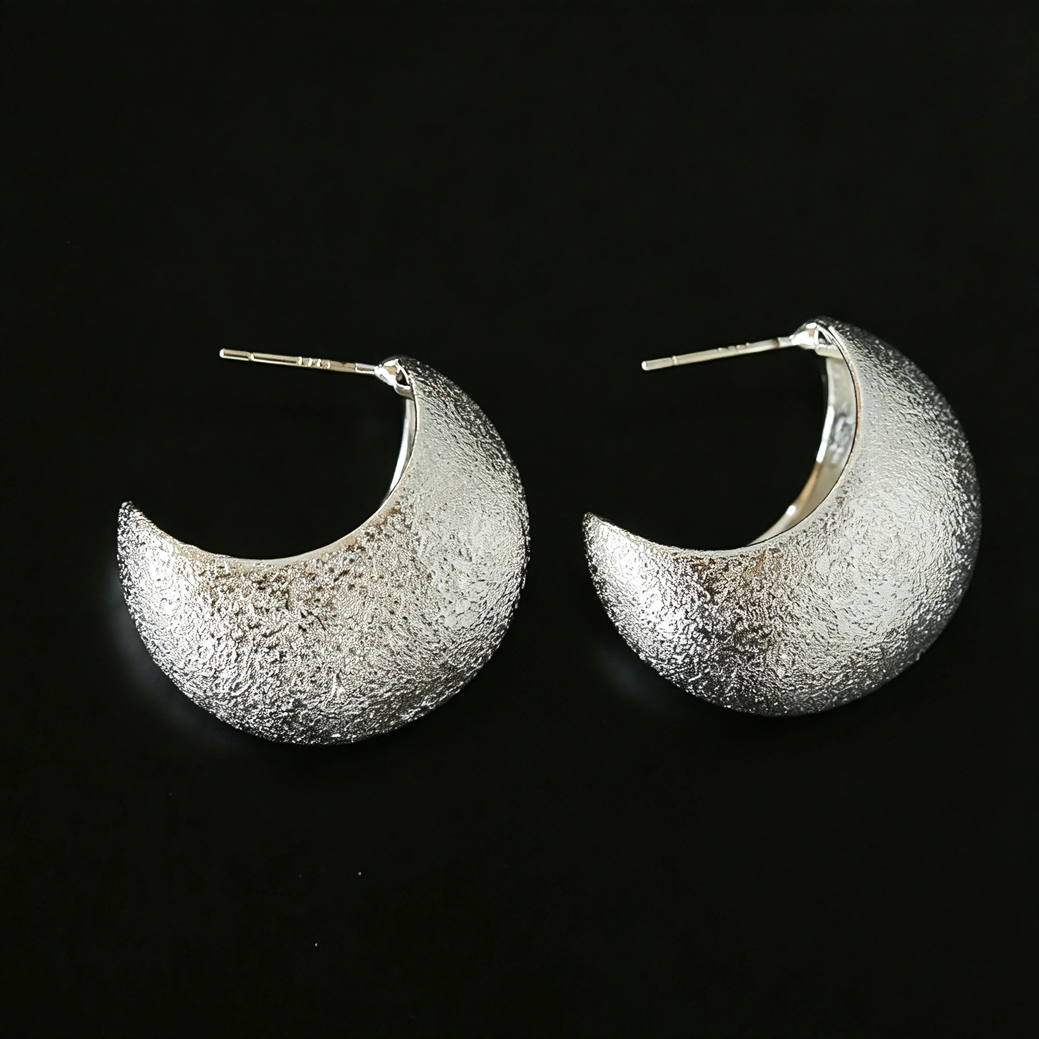 These minimalist high-end stud earrings feature a plump crescent C-shaped design with delicate frosted texture on the whole surface. They are available in two classic colors: elegant gold and versatile silver. With smooth curved lines, the earrings bring understated luxury and fashionable daily wear sense.