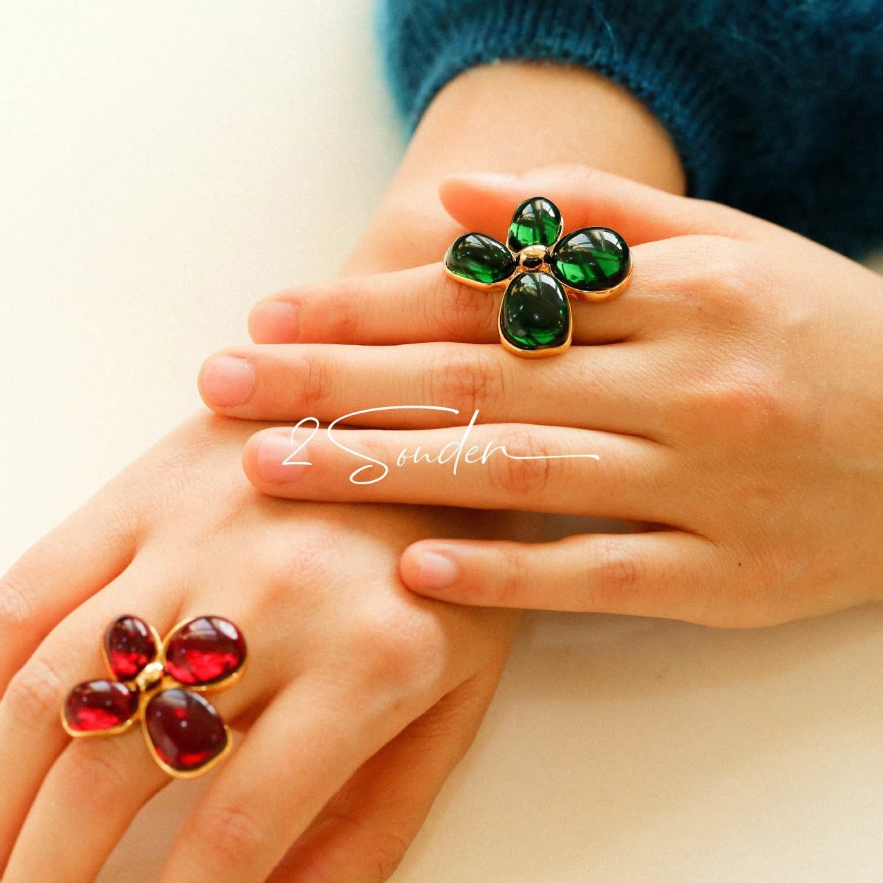 Each piece in this ring and earring set is meticulously crafted from natural mother-of-pearl, showcasing its naturally radiant luster. The large floral design is the main feature of the ring, with rich, vintage-inspired colors and unique natural textures, making each piece one-of-a-kind.