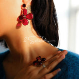 Each piece in this ring and earring set is meticulously crafted from natural mother-of-pearl, showcasing its naturally radiant luster. The large floral design is the main feature of the ring, with rich, vintage-inspired colors and unique natural textures, making each piece one-of-a-kind.