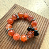 This is a original gemstone bracelet consists of Red Hematoid Quartz. In the bracelet, there is a Black Onyx loop. The bracelet is in red color, which looks very warm and vibrant.