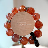 This is a original gemstone bracelet consists of Red Hematoid Quartz. In the bracelet, there is a Black Onyx loop. The bracelet is in red color, which looks very warm and vibrant.