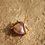 This is a paire of earrings made from s925 sterling silver and naturual grey pearl. Inspired by the warmth of a hug, the silver metal, which is like hands, gently wraps around a lustrous natural grey pearl, symbolizing love and protection.
