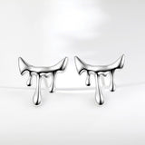 This is a pair of earrings shaped like molten lava. Inspired by the unpredictable flow of volcanic lava and liquid metal, the design breaks away from rigid geometric structures. It's with S925 silver which reflects light beautifully.