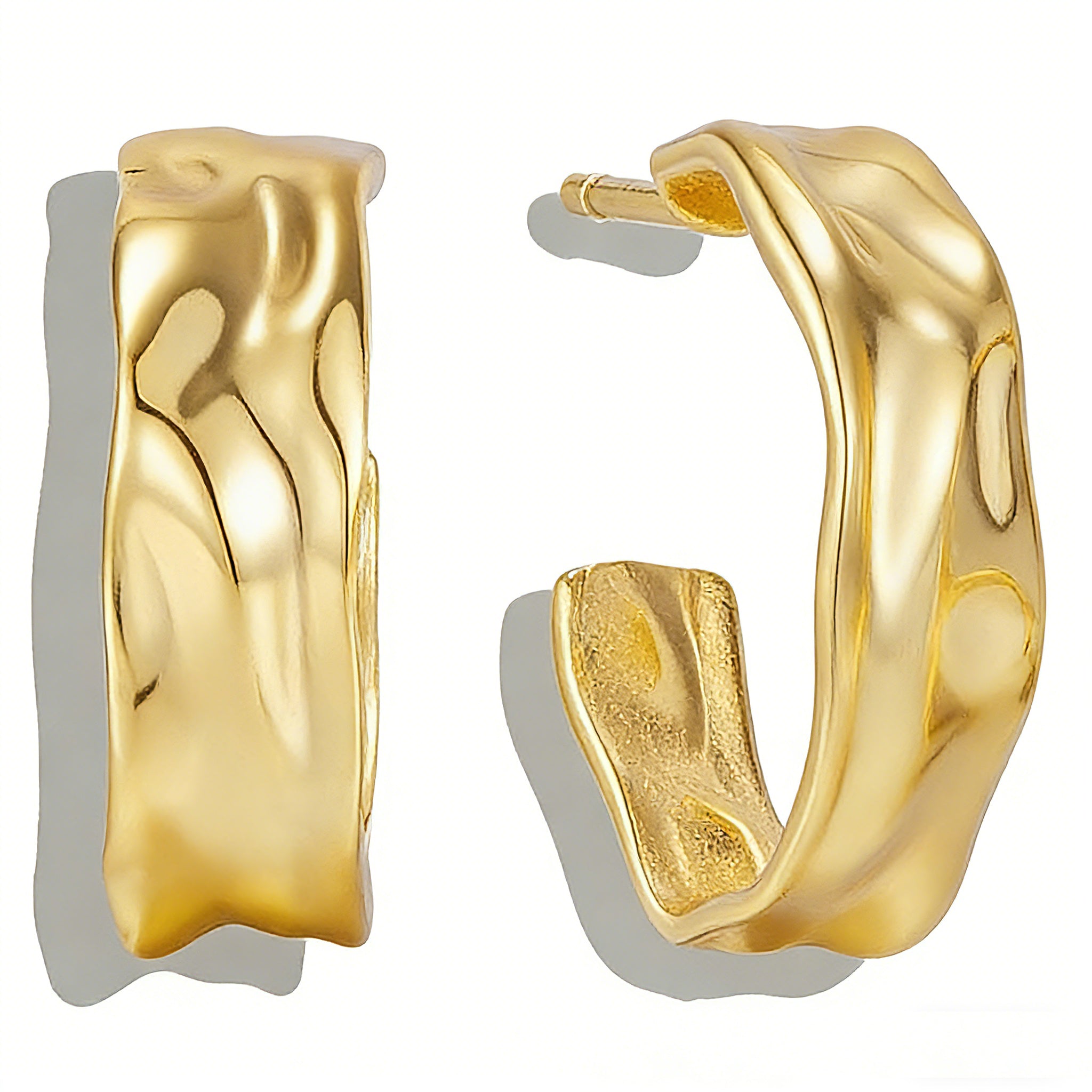 These sterling silver stud earrings are inspired by the natural, smooth folds of tin foil. Their surface texture resembles the wrinkles on tin foil, presenting a stunning sheen. The simple yet stylish design makes them versatile and practical, easily adding a touch of modern fashion to your everyday outfits.