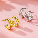 These sterling silver stud earrings are inspired by the natural, smooth folds of tin foil. Their surface texture resembles the wrinkles on tin foil, presenting a stunning sheen. The simple yet stylish design makes them versatile and practical, easily adding a touch of modern fashion to your everyday outfits.