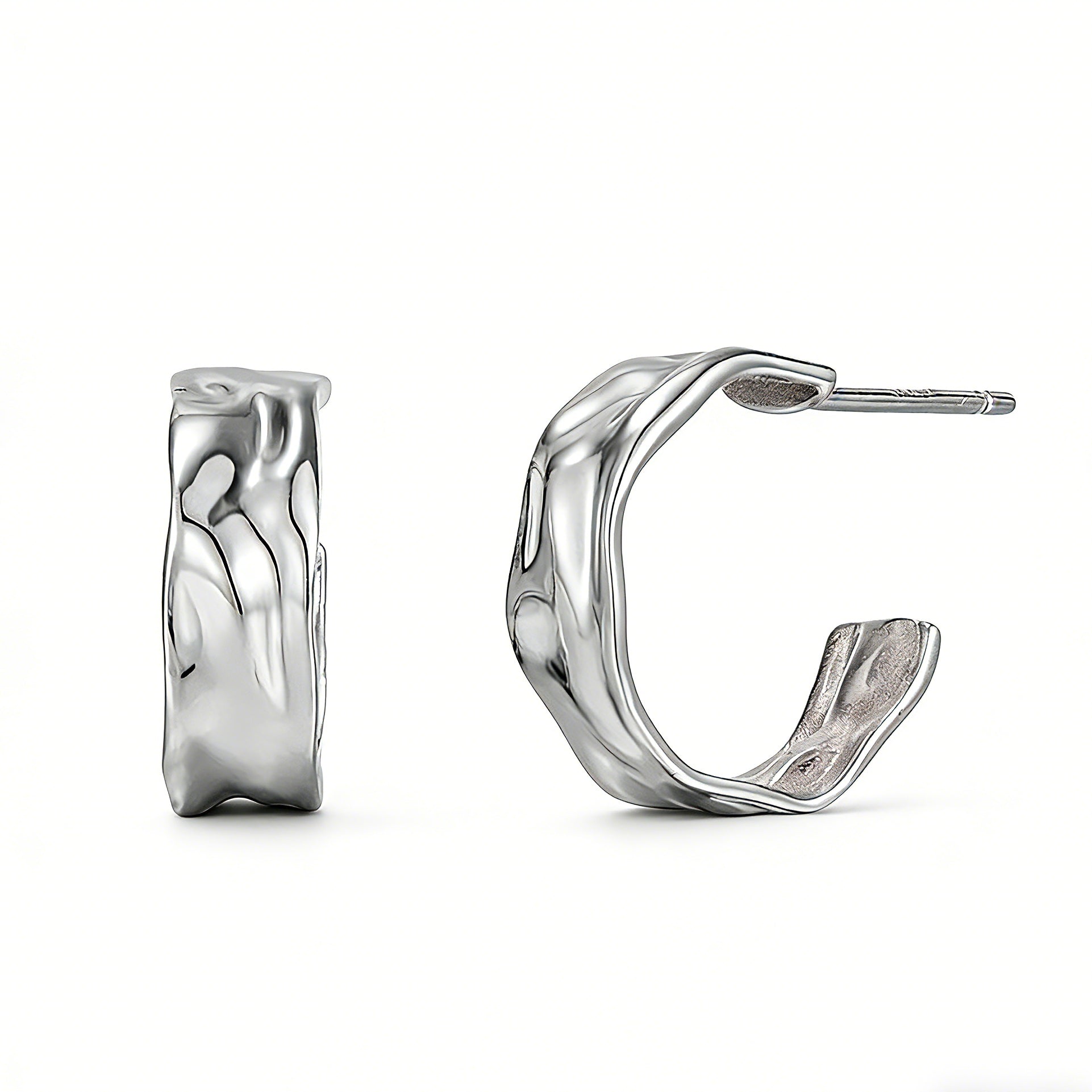 These sterling silver stud earrings are inspired by the natural, smooth folds of tin foil. Their surface texture resembles the wrinkles on tin foil, presenting a stunning sheen. The simple yet stylish design makes them versatile and practical, easily adding a touch of modern fashion to your everyday outfits.