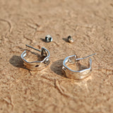 These sterling silver stud earrings are inspired by the natural, smooth folds of tin foil. Their surface texture resembles the wrinkles on tin foil, presenting a stunning sheen. The simple yet stylish design makes them versatile and practical, easily adding a touch of modern fashion to your everyday outfits.