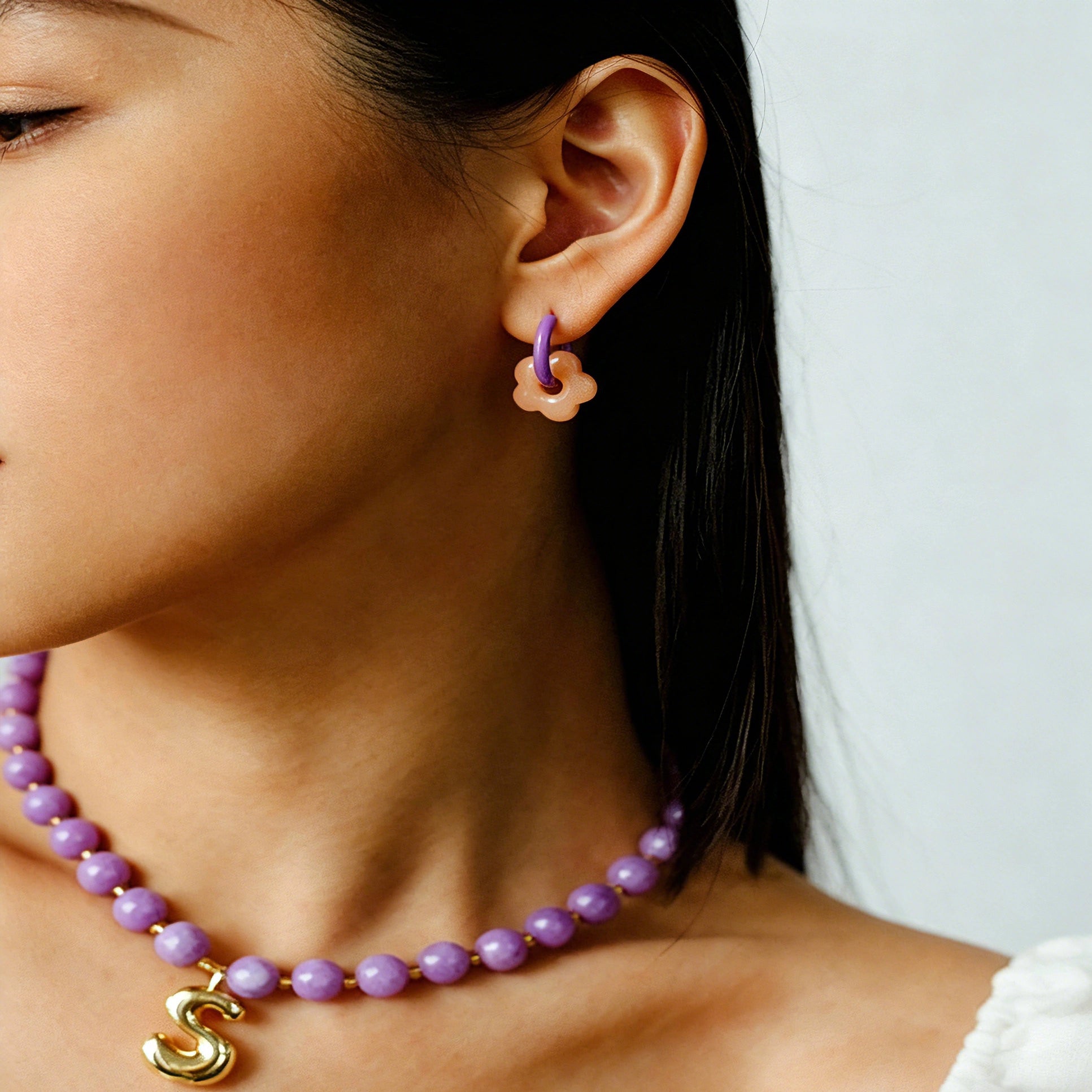 These summer candy-colored hoop earrings feature cute carved natural stone flower pendants paired with glossy enamel-coated metal hoops. They come in a vibrant palette of playful bright hues, creating a fresh, sweet and youthful summery style. The minimalist huggie hoop structure with delicate floral charms makes them lightweight and versatile for daily casual wear.