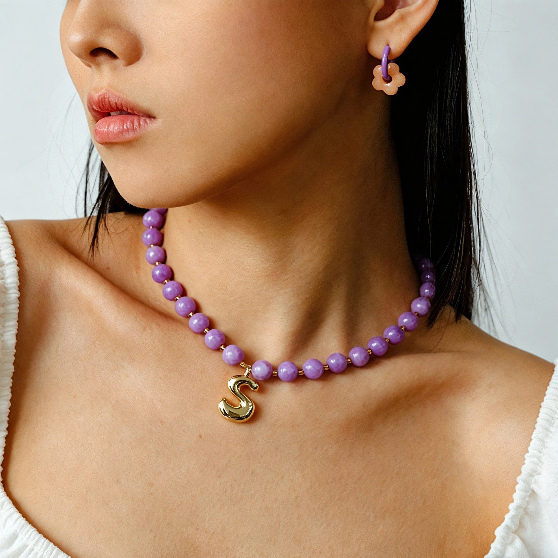 These summer candy-colored hoop earrings feature cute carved natural stone flower pendants paired with glossy enamel-coated metal hoops. They come in a vibrant palette of playful bright hues, creating a fresh, sweet and youthful summery style. The minimalist huggie hoop structure with delicate floral charms makes them lightweight and versatile for daily casual wear.