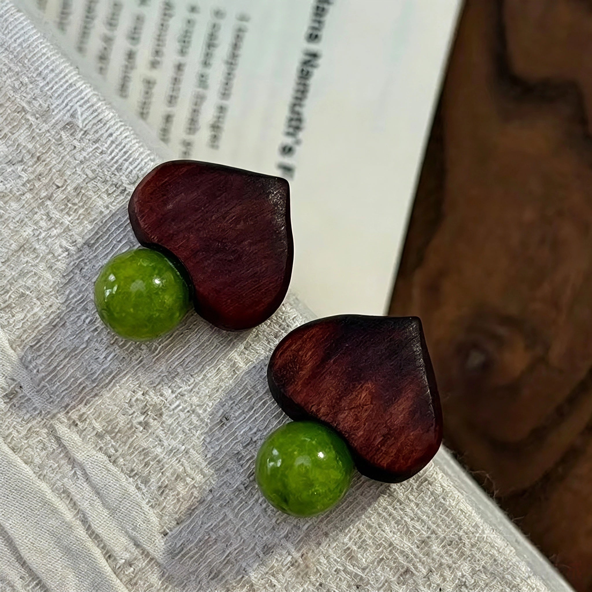 Crafted with dark wood heart‑shaped pieces paired with vivid green grape‑tone stone beads. This stud earring blends retro natural texture and fresh color contrast. It delivers a unique boho‑charm look for daily wear.